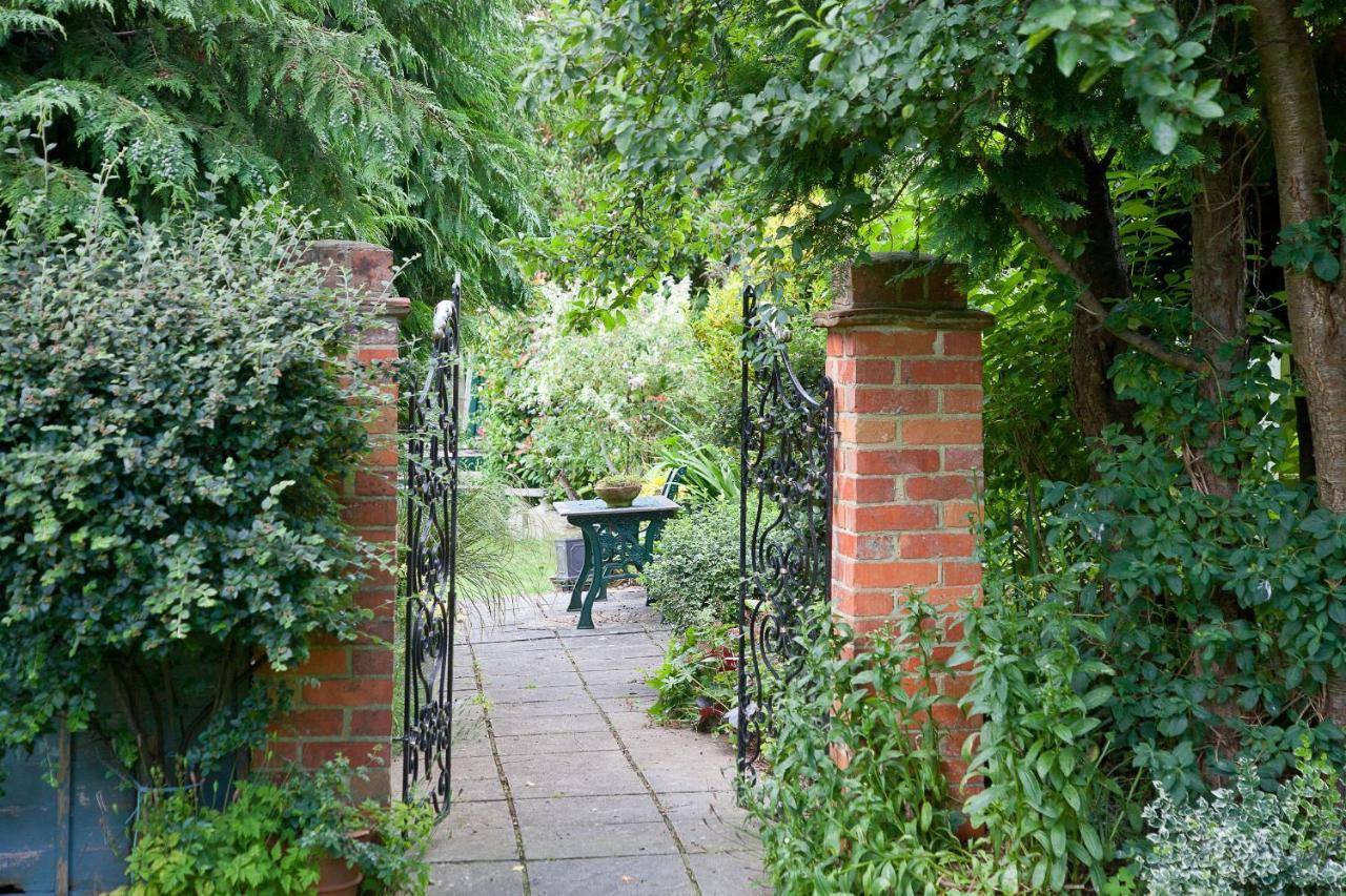 The Old House Guest House Salisbury Exterior foto